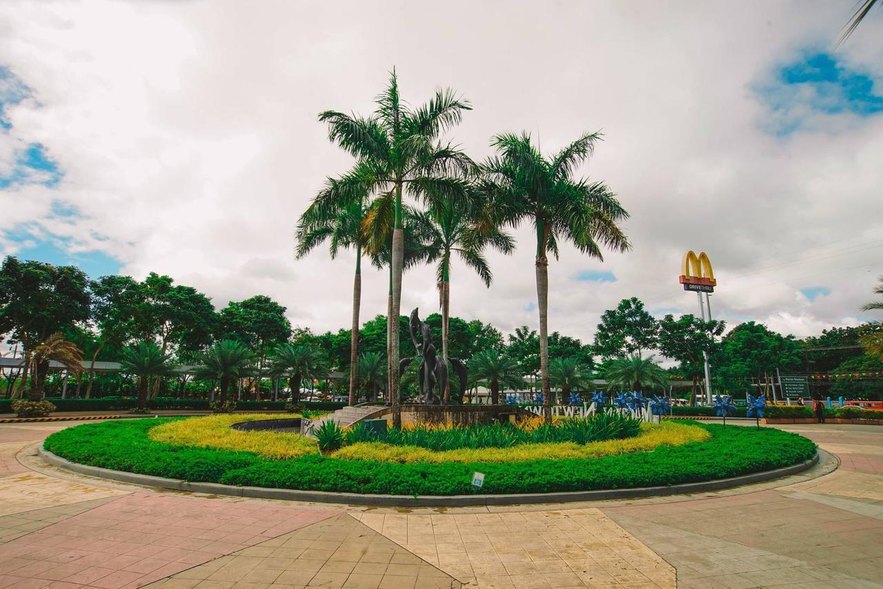 Mactan Newtown Boulevard Lapu-Lapu City Buitenkant foto